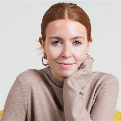 Stacey Dooley overnatter - NRK TV