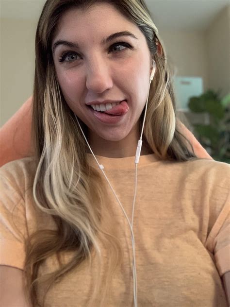 FrivolousFox ASMR 💋