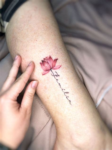Tatuagem Flor De Lotus Na Coxa Feminina - Tatuagem feminina de flor de lótus: ideias para você se inspirar na sua ...