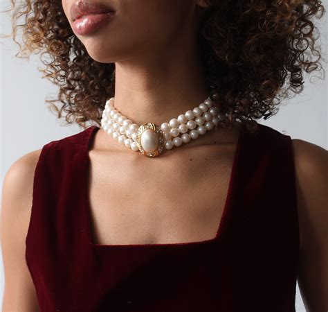 vintage bold pearl choker wornable