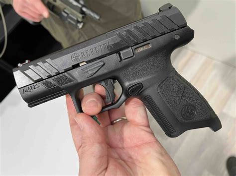 eos show  beretta presenta la apx  fs tactical  la apx
