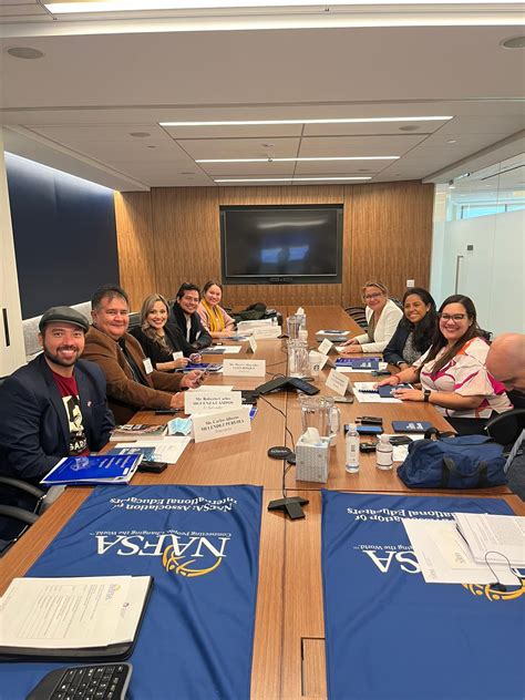 Participación al programa de intercambio educativo y cultural IVLP