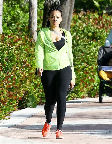 ANGELA SIMMONS Out and About in Miami 01/13/2017 – HawtCelebs