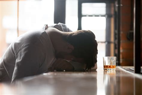 Alcohol Use Disorder | LifeSync Malibu Detox and Residential Rehab