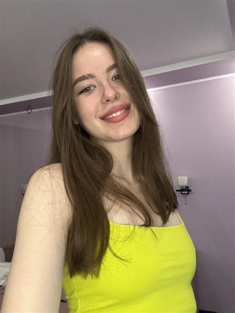 Do I look good in this? : r/SexyButClothed