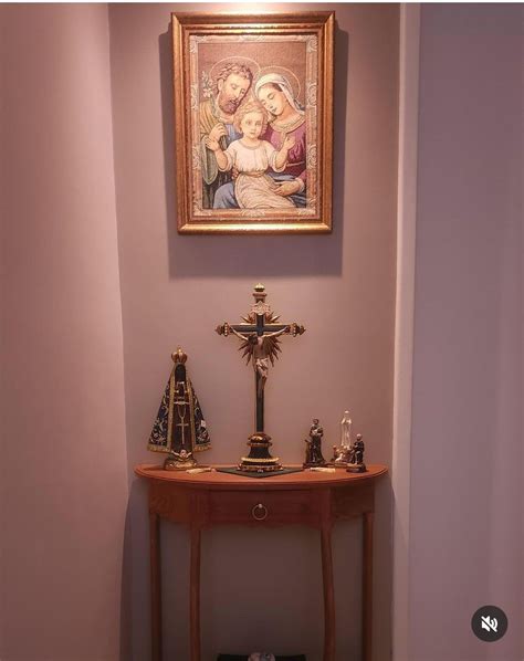 Altar Na Sala De Estar - Altar em casa católico na sala | Ideias de decoração sala de estar ...