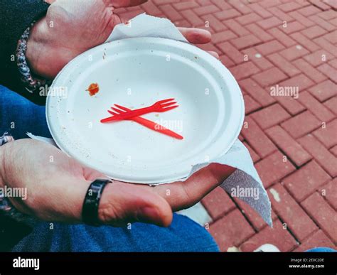 Disposable plate and cutlery Stock Photo - Alamy