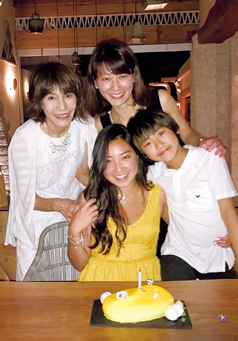 「髙田家三世代」3人が輝き続ける理由。髙田万由子さん×智子さん×向日葵さん | 家庭画報.com｜“素敵な人”のディレクトリ