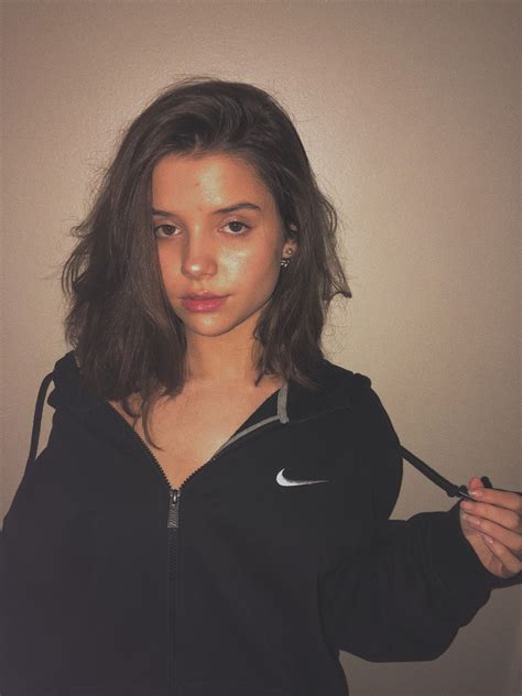 Self Portrait Photography, Girl Photography Poses, Girl Photo Poses