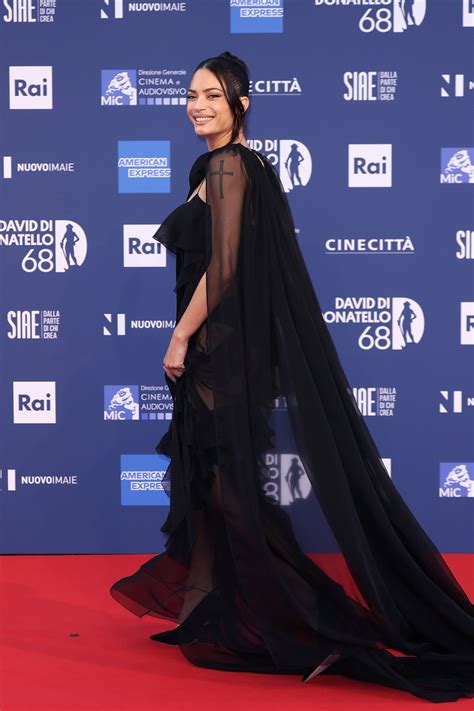 David di Donatello 2023: l'abito nudo di Elodie è un sogno