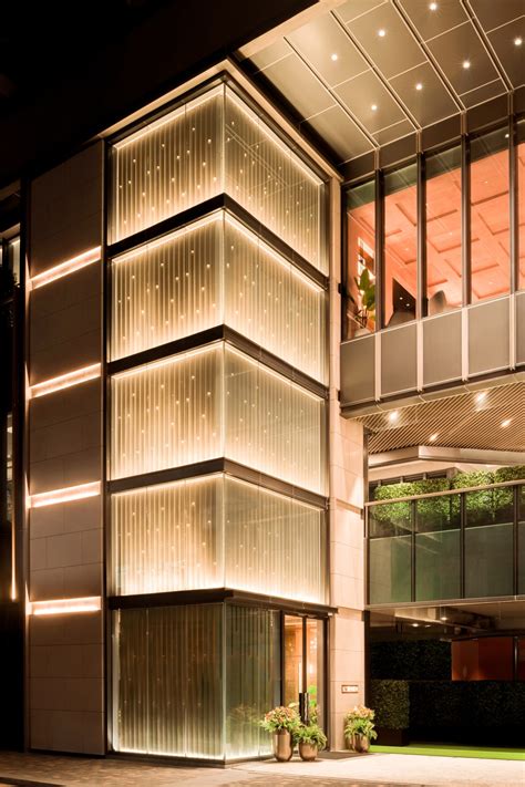 Directions to Uniqlo in Soho via tube, bus, or train 15