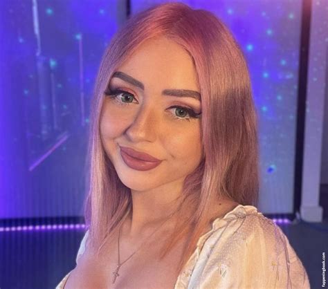 This OnlyFans Leak Blew Up The Internet: Sydney Lint's Unseen Photos Image 3