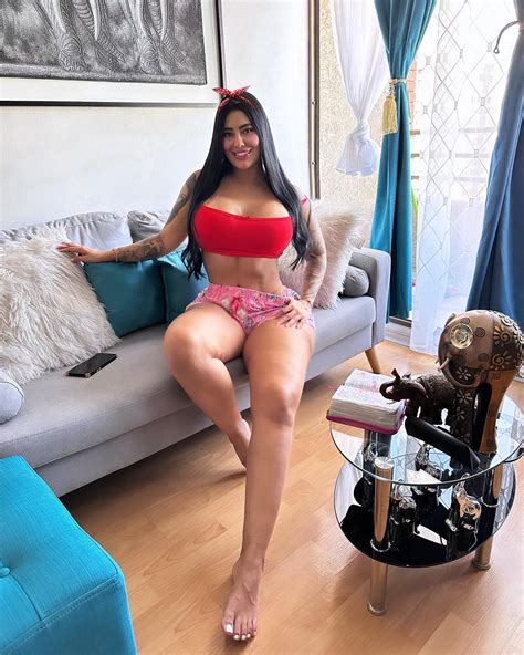 Daniela Rios | ️Lo que amo llegar a casita a ponerme pijama 🥰 | Instagram