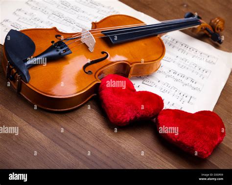 Valentine violin, red heart Stock Photo - Alamy