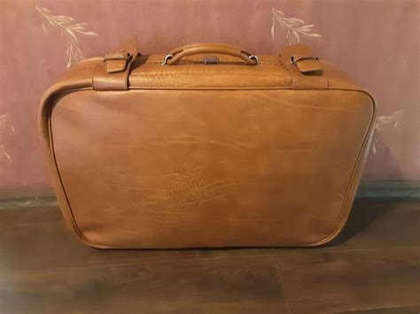 Продам чемодан - 100 л