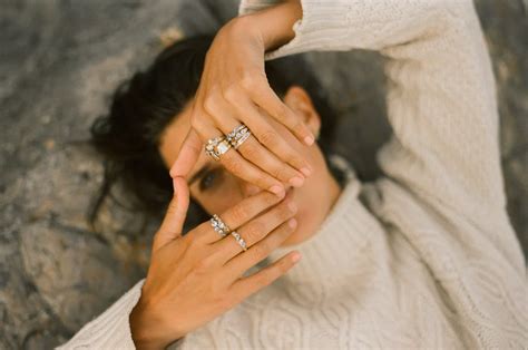choosing  perfect engagement ring  guide  couples hoospeak