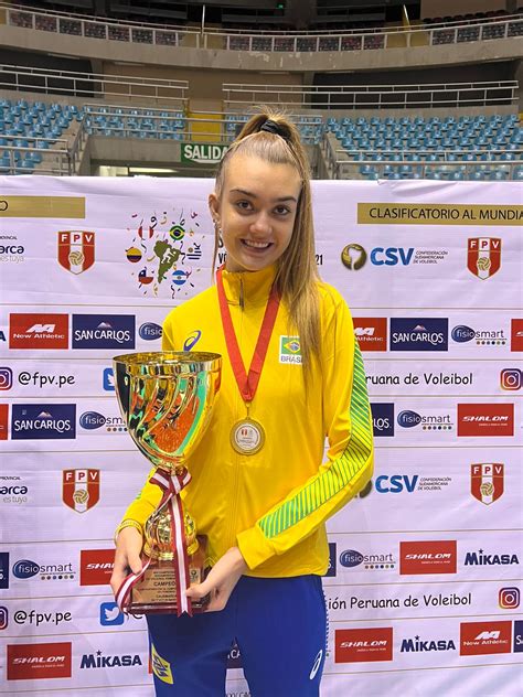 Joinvilense é eleita melhor jogadora do Campeonato Sul-Americano de