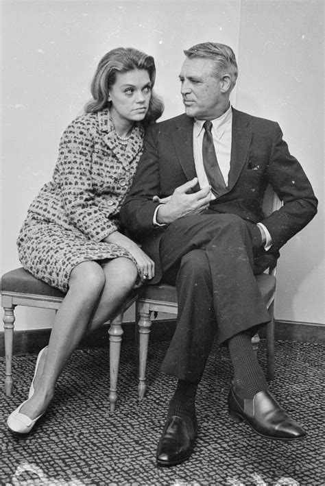 OK! Legende: Viaţa starului Cary Grant