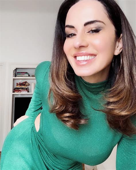 Paola Iezzi - La quarantena glamour è super Sexy! - Il mondo delle Vip