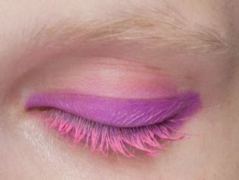 Розовая тушь: цветные ресницы от Revlon