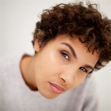 uncovering  depths   intj stare  syncd personality dating