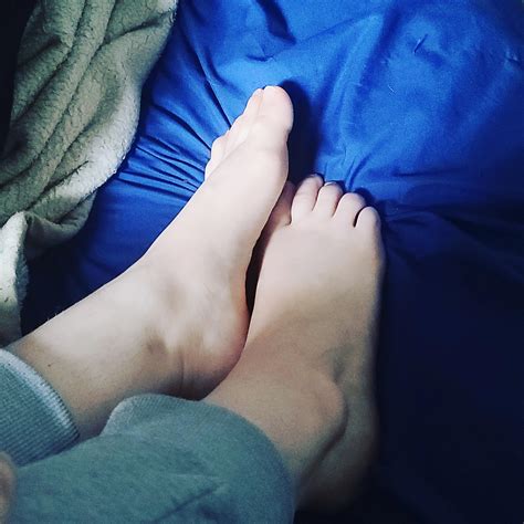 My feet hurt from work but I still feel cute | Scrolller