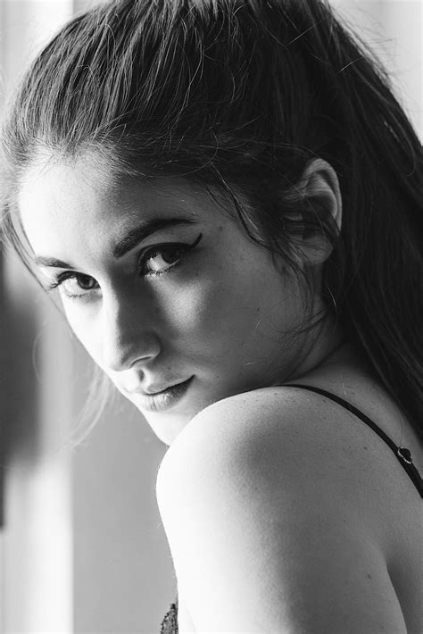 Bella [Nikon D750 | 105 mm | f/5.0 | 1/100 sec | ISO 2800] : r/portraits