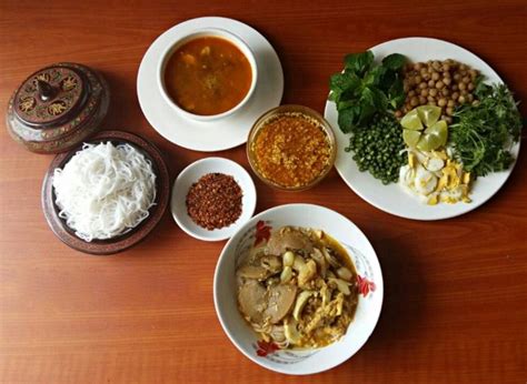 Platter of Burmese food : burma