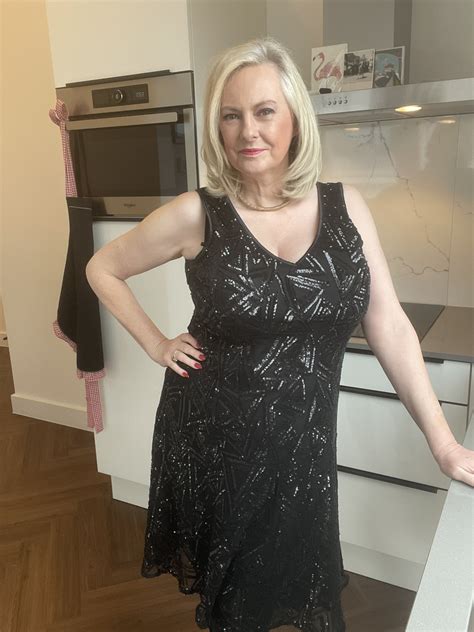 TW Pornstars - CourtesanAnnabel 🔞. Twitter. #HappyChristmas2021. 10:32