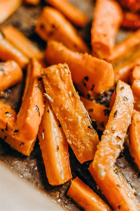 Easy Oven Roasted Carrots | Laura Fuentes