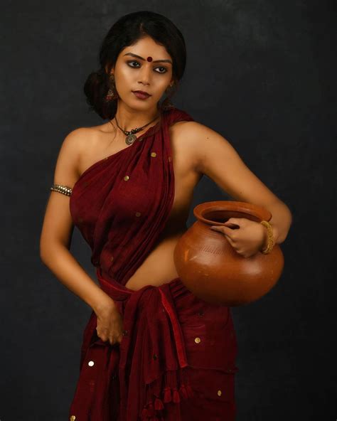 Raksha Cherin sizzling in blouse-less saree - South Indian Actress