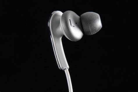 hearing compared    bluetooth earbuds