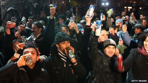 Turkey: 'Anti-alcohol' web clampdown mulled - BBC News