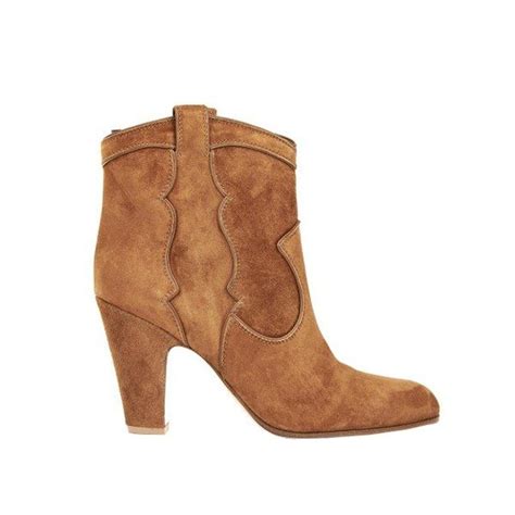 Fashion-Forward Cowboy Boots for City Girls