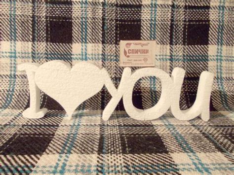 Надпись "I love you" из пенопласта