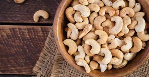 Can You Eat the Fruit of a Cashew Tree? A Deep Dive