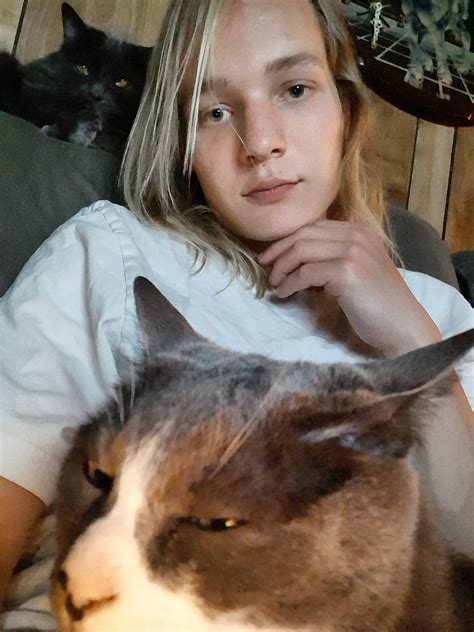 I definitely have cute cats : r/cuteguyswithcats