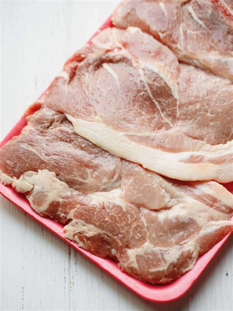 how to cook pork shoulder steak in a pan