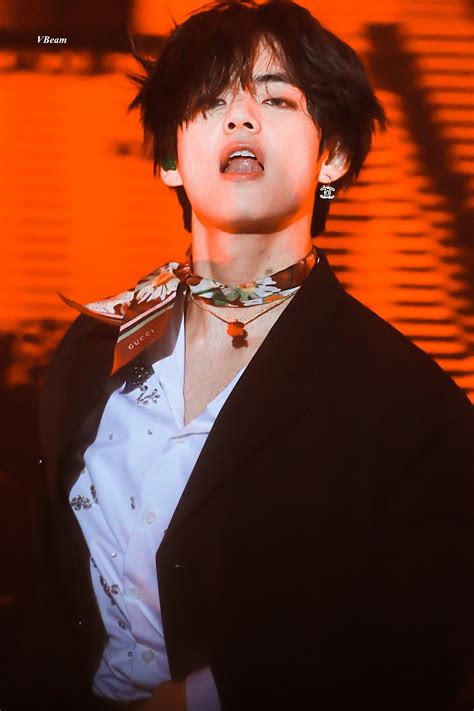10 Gambar Foto Bts Taehyung Paling Dicari
