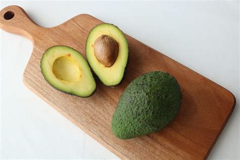 Small Avocado Calories and Fat Content: Friend or Foe? - The ...