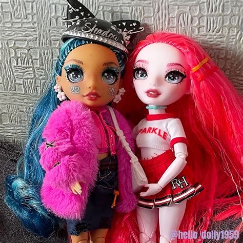 Love the contrast between Skyler and Mara💖💙💖💙💖 (From @hello_dolly on IG