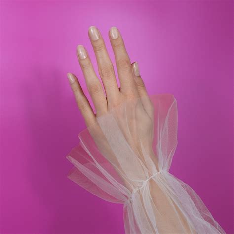 Glaize | Classic Red Stick-on Gel Nails | As Seen On Dragons' Den