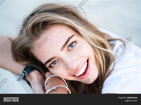 Smiling Happy Woman Image & Photo (Free Trial) | Bigstock