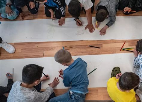 children helping children  lesson  solidarity  friendship