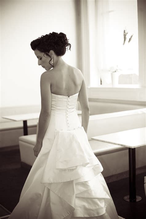 Debra Fisher Couture Grace Sample Wedding Dress Save 80% - Stillwhite