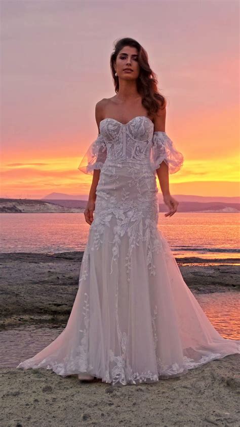 Romantically captivating, this strapless wedding gown features