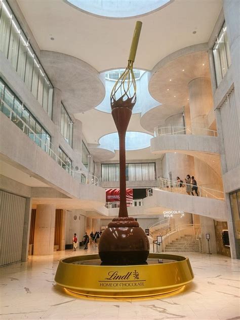 Visiting lindt home of chocolate with the largest chocolate fountain ...
