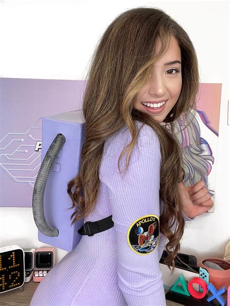 Pokimane Among Us Cosplay - NUMONGUS