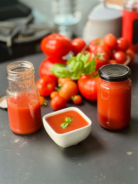 Passata Recipe (Passata di Pomodoro) - Ramona's Cuisine