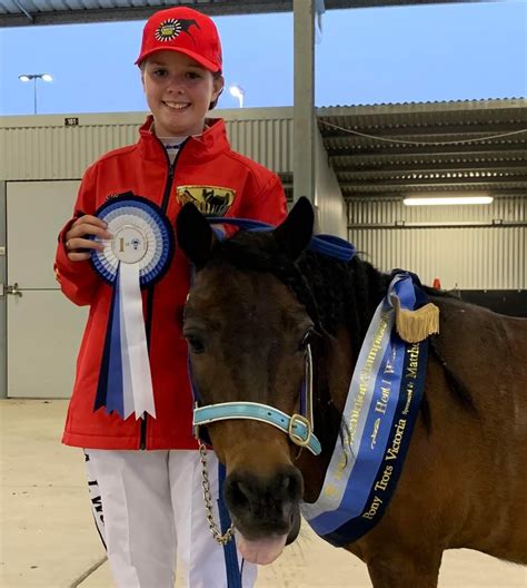 Amelia and Jack off to Lightning start in Pony Trots ID22 – The Trots